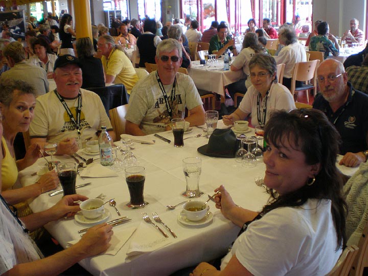 Speyer_240508_052D_England table with Bob Thomas secretary of the CLC England.JPG - Lunch im Tupolev-Saal